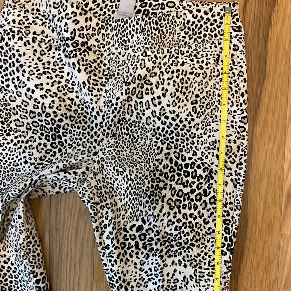 Chico’s Animal Print Slacks size 4 - Picture 9 of 10